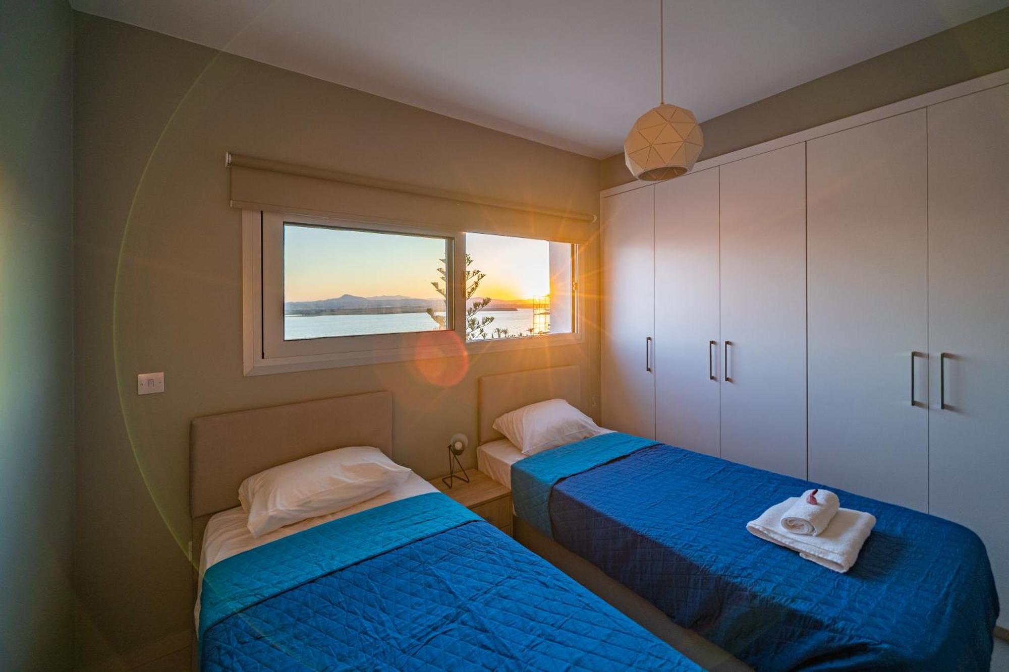 Majestic Sunset Salt Lake Views 300M From Beach Larnaca Eksteriør billede
